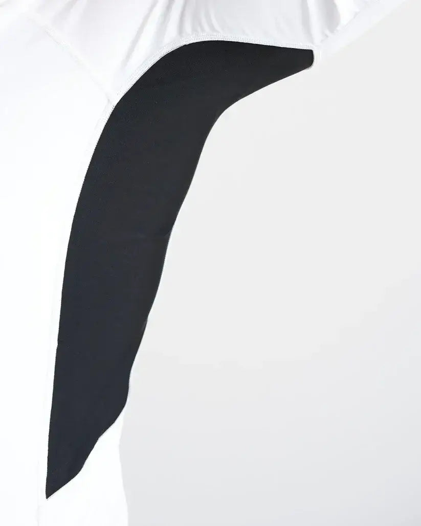 Détail du Rash Top-Long Sleeved, montrant l'empiècement technique en lycra spandex pour protection UV.