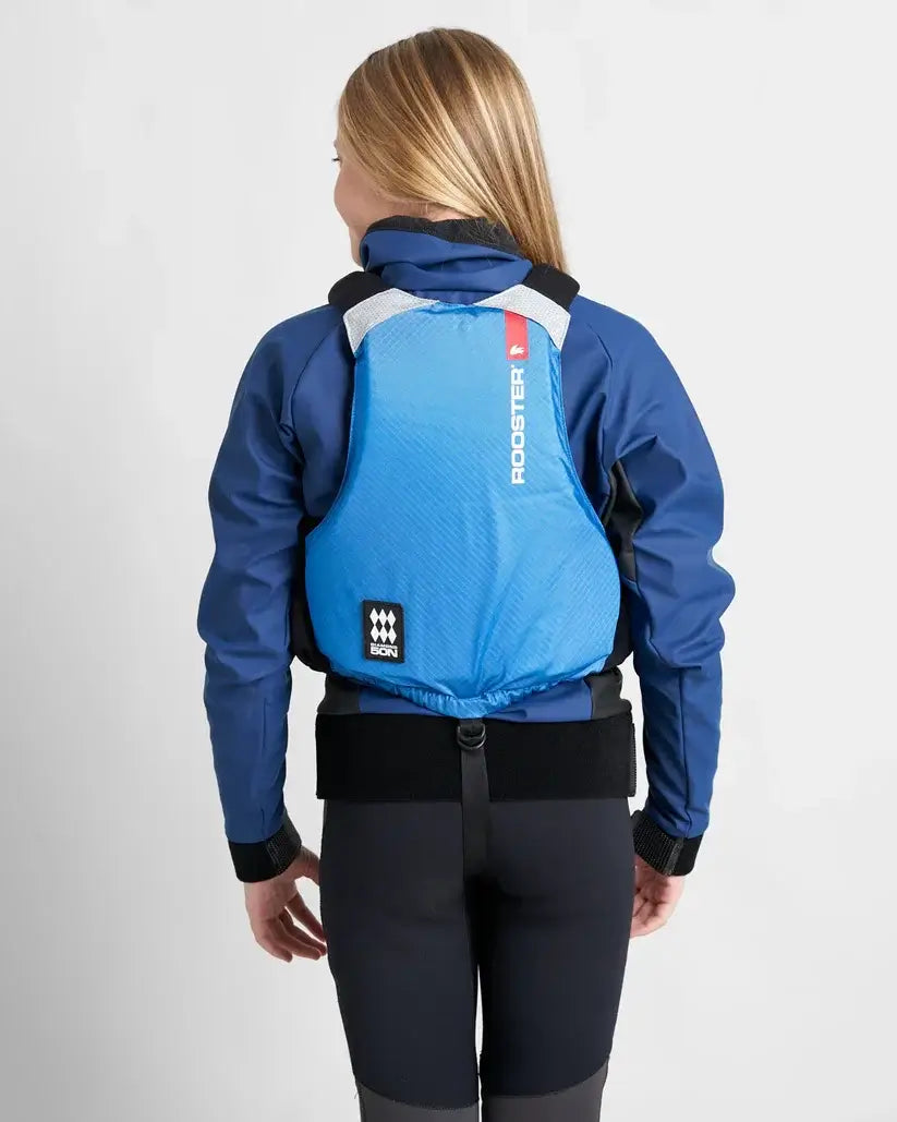 Gilet de sauvetage Rooster® Diamond Junior porté par une jeune personne, vue de dos, en bleu, montrant la coupe et le design.