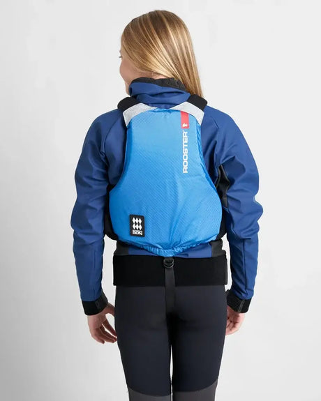 Gilet de sauvetage Rooster® Diamond Junior porté par une jeune personne, vue de dos, en bleu, montrant la coupe et le design.
