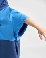 Poncho Junior microfibres, vêtement léger en microfibre à manches courtes, idéal pour les jeunes après activités nautiques.