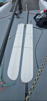 Voiles classiques et dérives droites du Bimare V1 Classe A bateau d'occasion, prêtes à naviguer.