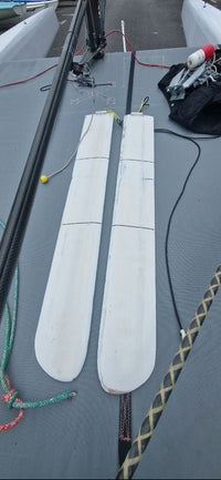 Voiles classiques et dérives droites du Bimare V1 Classe A bateau d'occasion, prêtes à naviguer.