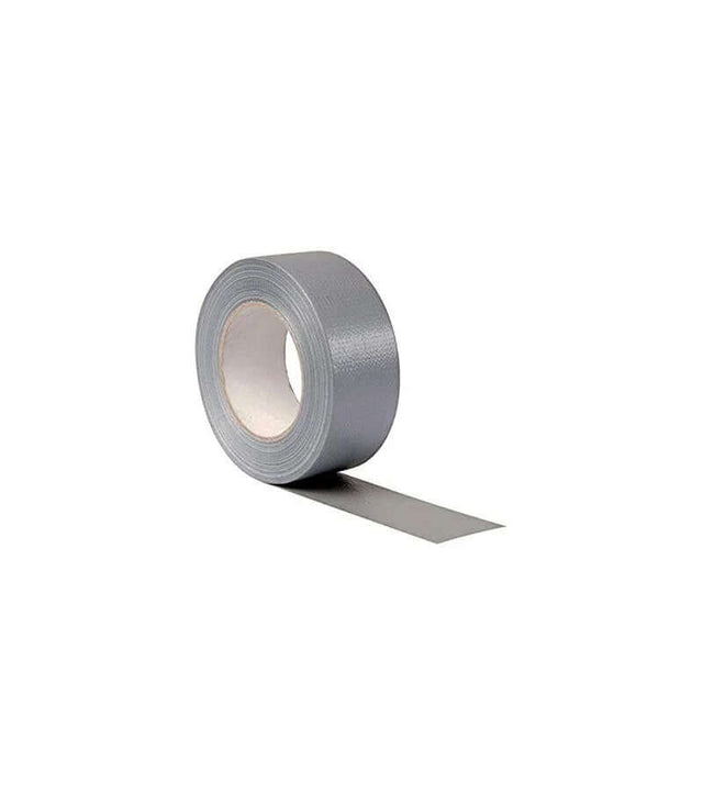 Adhésif armé 50mm x 50m en rouleau gris, support renforcé pour résistance accrue.