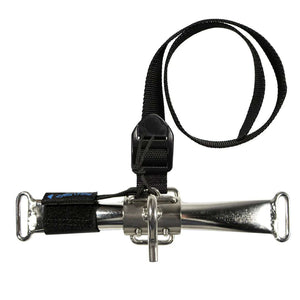 Barre ventrale de harnais de trapèze RACE BAR EXO/PRO avec boucle métallique et système de déverrouillage rapide.