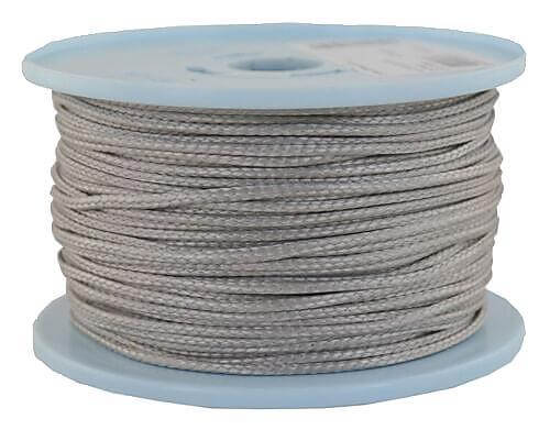 Bobine 30m Dyneema D-Pro 2mm enroulée sur un support bleu, présentant sa texture et sa couleur.
