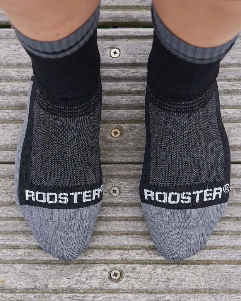 Chaussettes imperméables Rooster en noir et gris, conçues pour le confort et la protection contre l'eau.