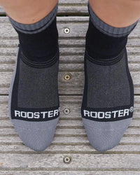 Chaussettes imperméables Rooster en noir et gris, conçues pour le confort et la protection contre l'eau.