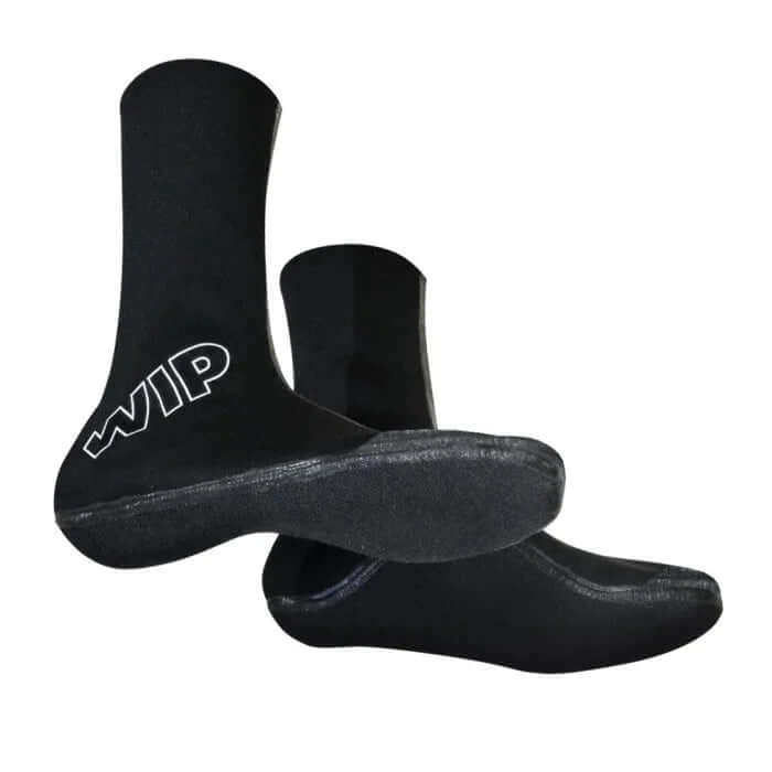 Chaussettes NEO SOCKS en néoprène super extensible de 2,5 mm, conçues pour les activités nautiques.