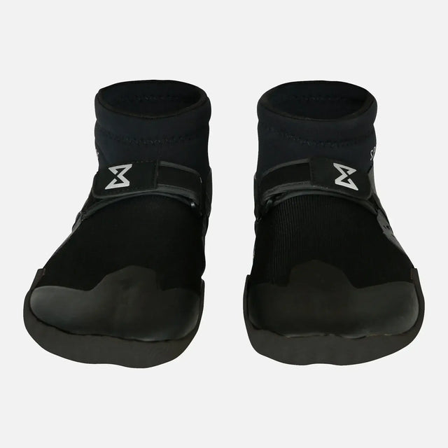 Chaussons orteil séparé pour bateau, légers et performants, offrant stabilité et précision.