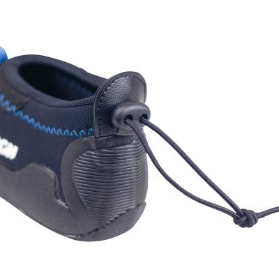 Détails des chaussons néoprène 3mm Windesign, incluant le système de laçage pour un ajustement sécurisé.