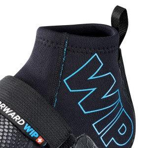 Détail de la chaussure Chausson LOW CUFF BOOTIES 2.0 avec semelle en caoutchouc et conception technique.