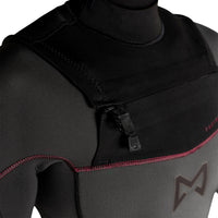 Combinaison Elite fullsuit 4/3 flatlock FZ Woman close-up of collar and magnetic closure details