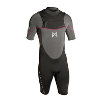 Combinaison shorty 3/2 flatlock pour sports nautiques en néoprène avec fermeture éclair et design moderne.