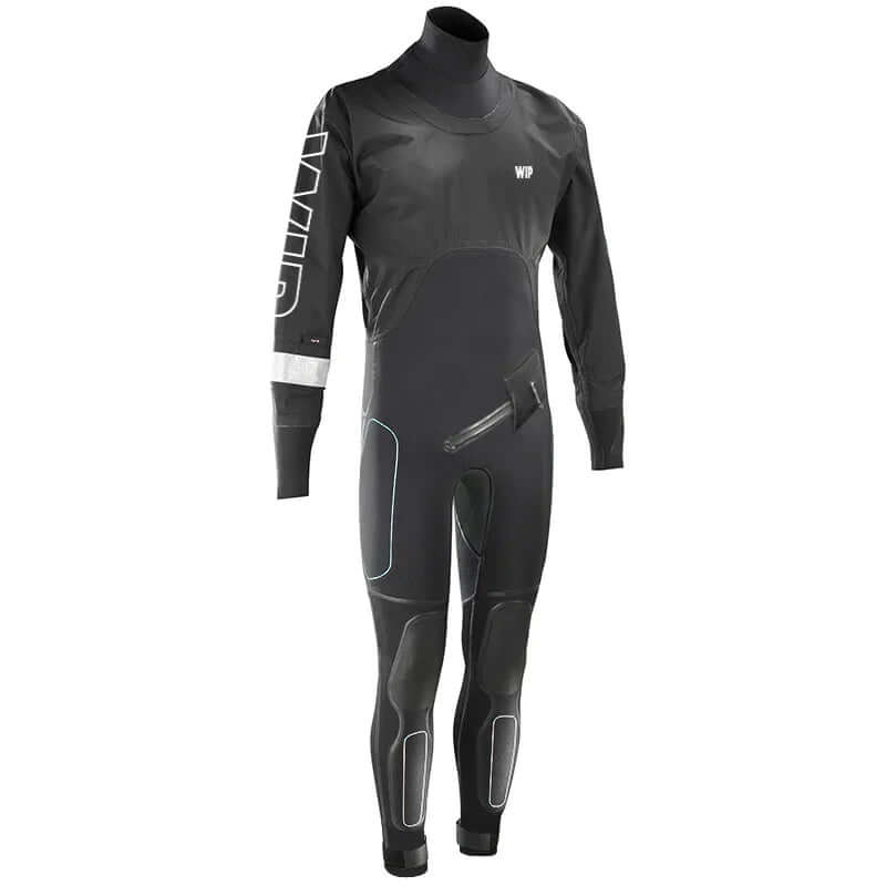 Combinaison hybride semi dry pour sports nautiques, offrant étanchéité et flexibilité.