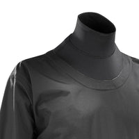 Détail du col d'une combinaison hybride semi dry, offrant confort et étanchéité optimale.