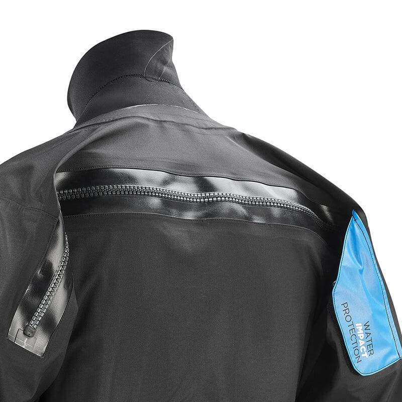 Combinaison hybride SEMI DRY avec protection étanche sur le haut et zip arrière visible.