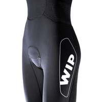 Combinaison nautique femme 3mm, néoprène noir, design ergonomique avec logo WIP.