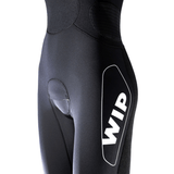 Combinaison NEO LONG JOHN WOMEN MK2 détail avec logo WIP sur la cuisse, matériau néoprène et coupe technique.