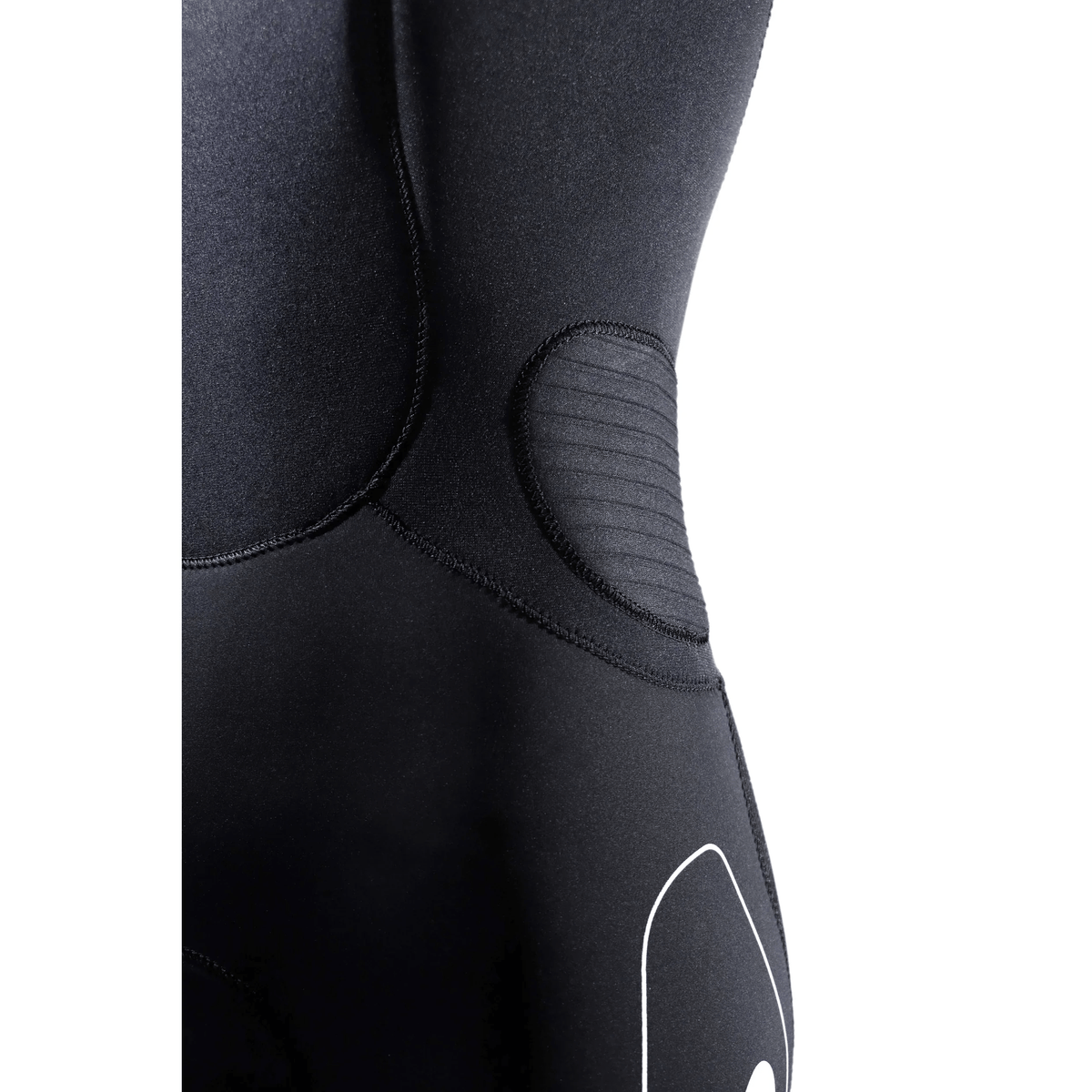 Détail de la combinaison nautique femme 3mm, mettant en avant la coupe et les finitions.