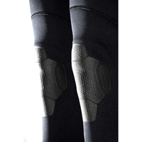 Détails de la Combinaison NEO LONG JOHN WOMEN MK2 avec panneaux renforcés pour maintien et protection.