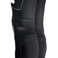 Combinaison PROTECT LONG JOHN MK2, zoom sur le tissu et renforts aux genoux pour un confort accru.