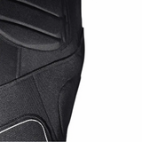 Détail de la combinaison PROTECT LONG JOHN MK2, montrant les renforts sous les genoux pour un confort à l'impact.