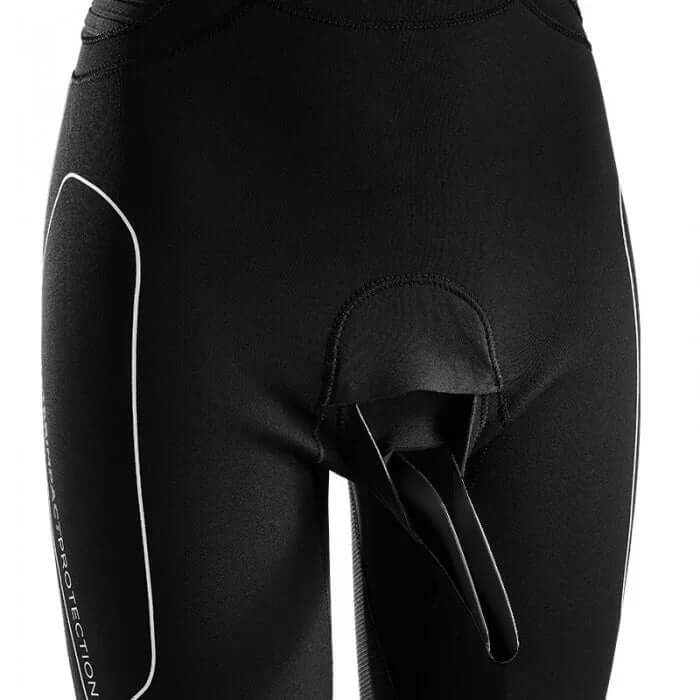 Combinaison SUMMER NEO LONG JOHN WOMEN, vue des détails sur le bas du vêtement, en néoprène noir avec caractéristiques techniques.