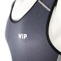 Combinaison néoprène longue été homme, haut en néoprène avec logo WIP, respirabilité et confort optimal.