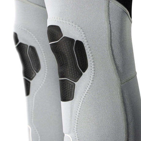 Détails des pads genoux sur la Combinaison SUMMER NEO LONG JOHN MK2 en néoprène airprene perforé.