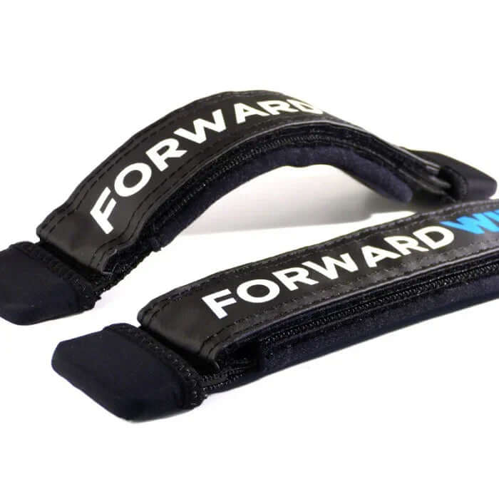 Footstraps réglables (paire) avec rembourrage et design robuste pour une performance optimale sur l'eau.