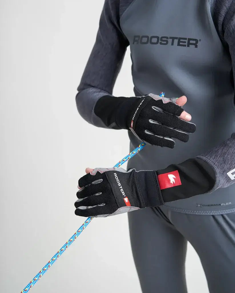 Gants Dura Pro 2 junior de Rooster, offrant confort et adhérence pour les jeunes navigateurs.