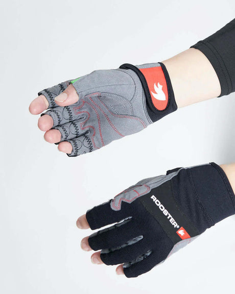 Gants Dura Pro 5 Glove JUNIOR en action, montrant la double couche d'Amara pour le confort et la sécurité.