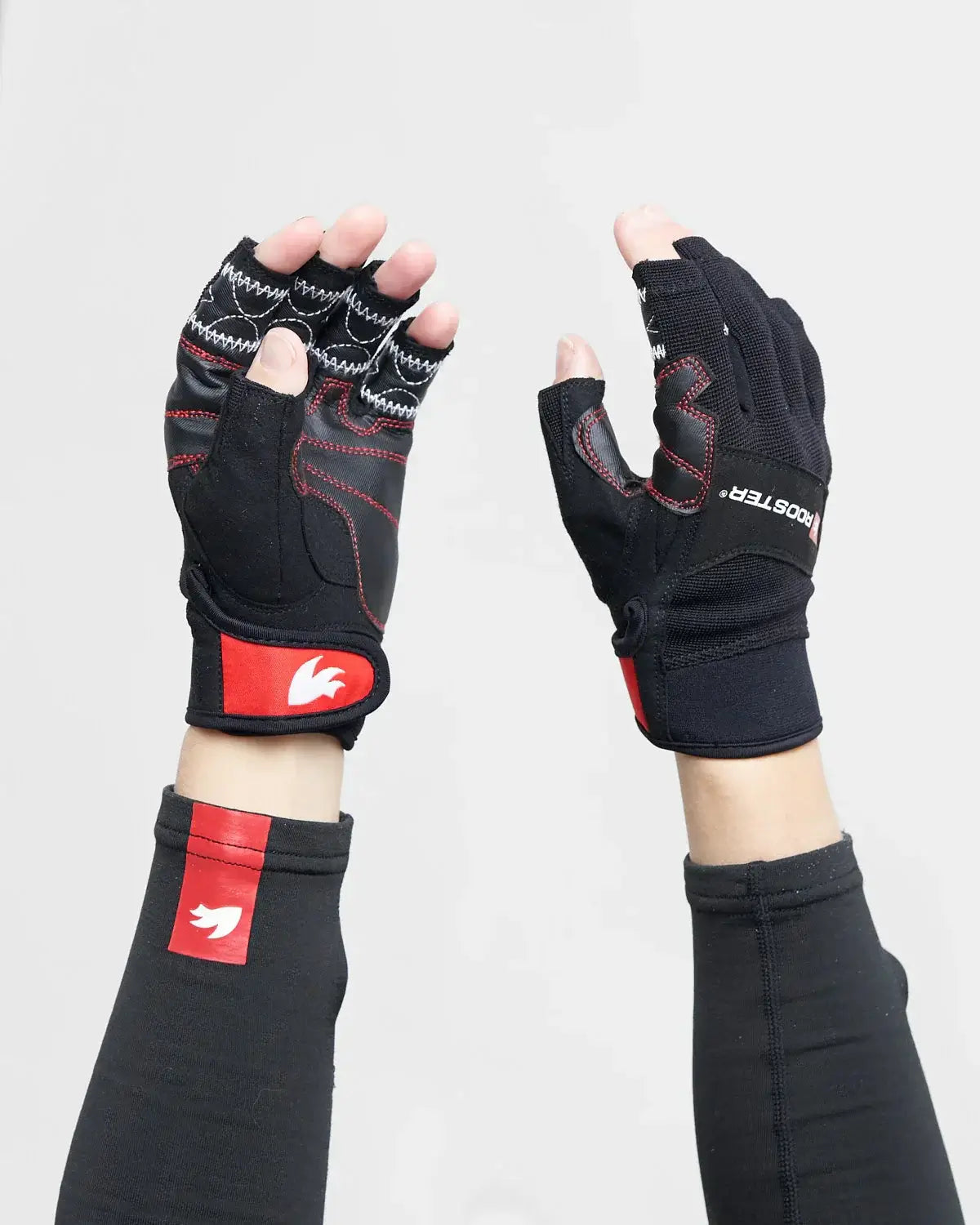 Gants Pro Race 5 avec paume renforcée et design ergonomique pour performance optimale en course nautique.