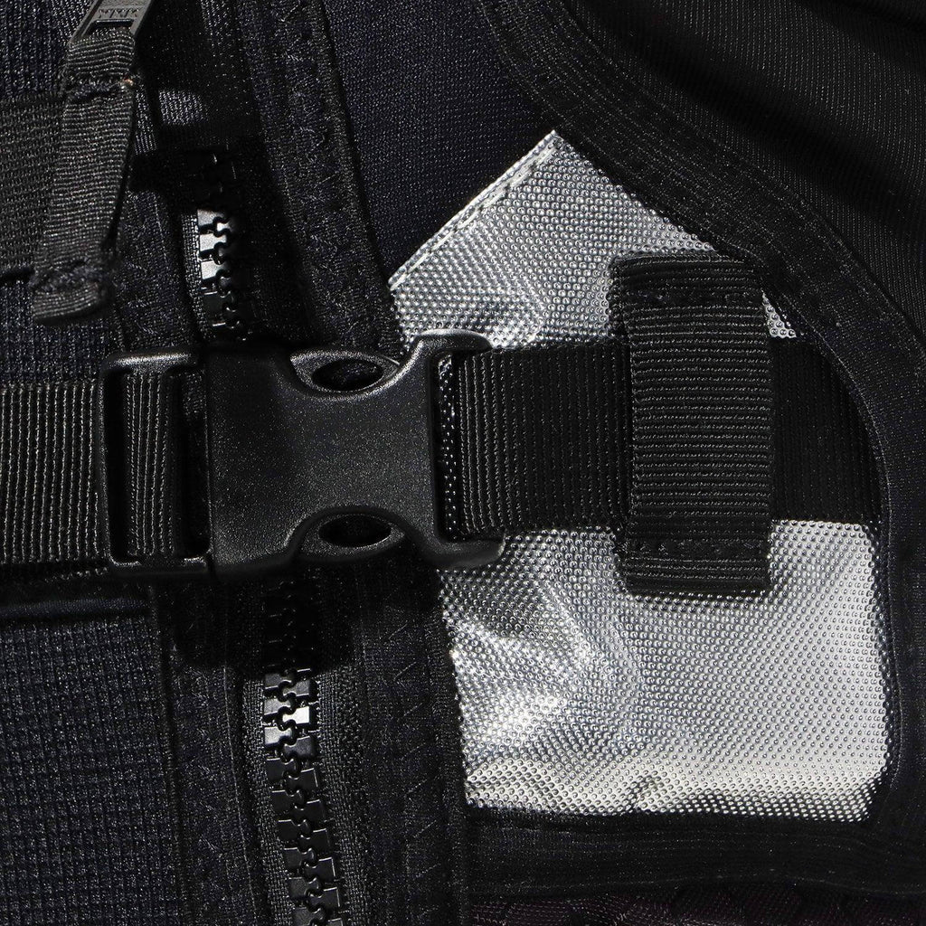Détail du Gilet d'aide à la flottabilité IMPACT VEST 50N montrant la fermeture et les poches intégrées.