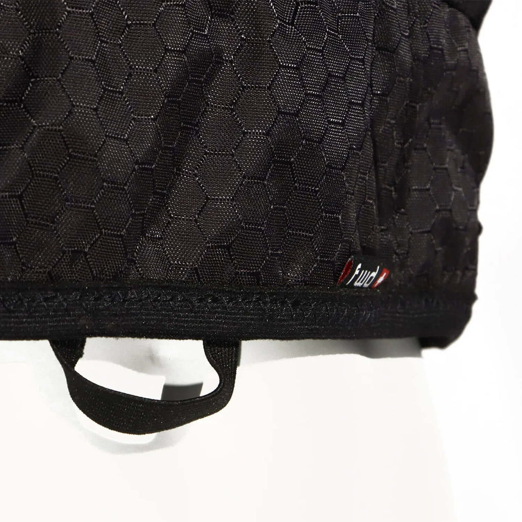 Gilet d'aide à la flottabilité IMPACT VEST 50N en tissu noir avec motif hexagonal.