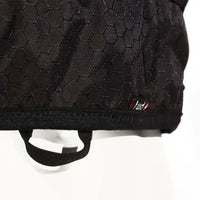 Gilet d'aide à la flottabilité IMPACT VEST 50N en tissu noir avec motif hexagonal.