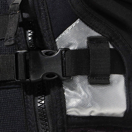 Détail du Gilet d'aide à la flottabilité IMPACT VEST 50N montrant la fermeture et les poches intégrées.