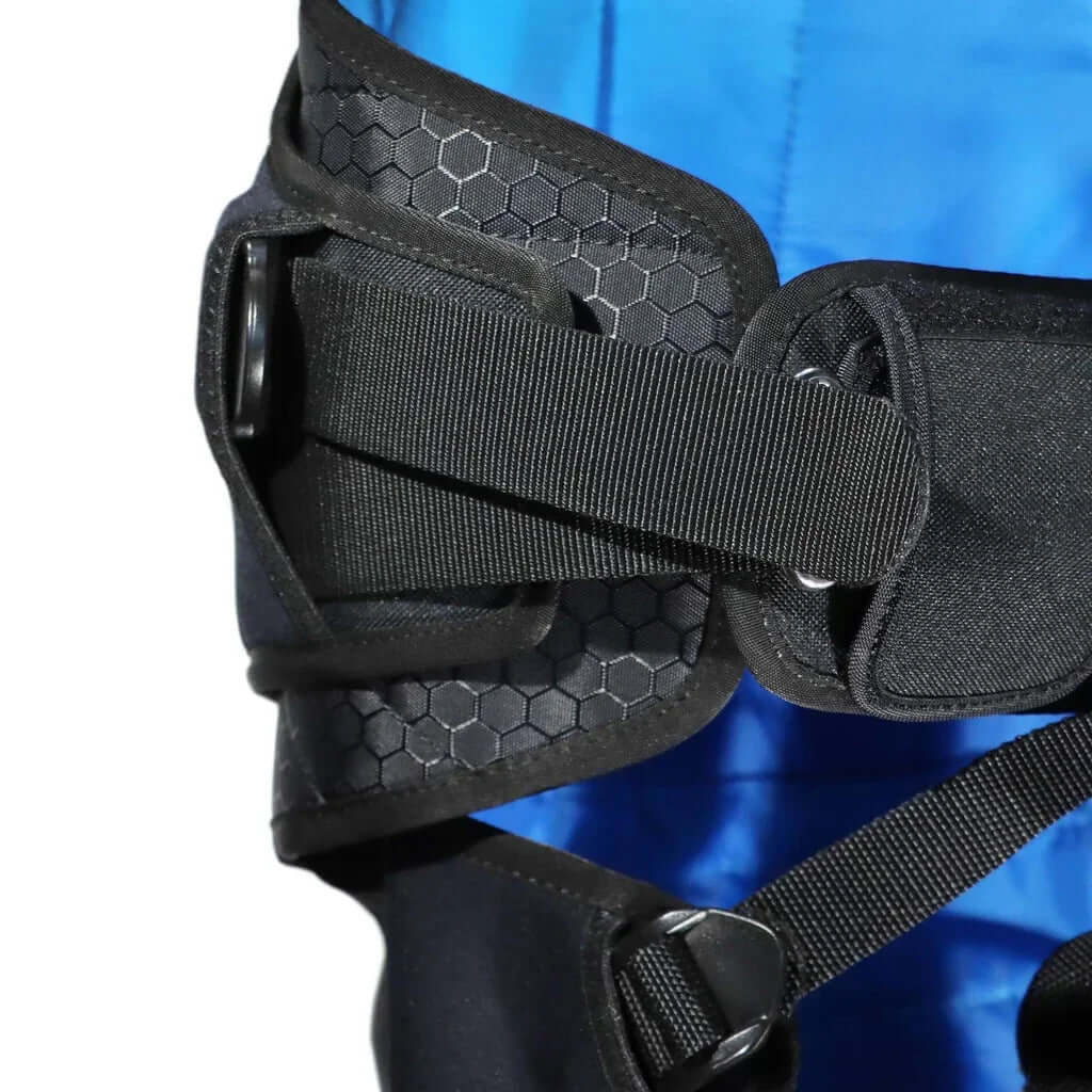 Détails du harnais de trapèze EXO HARNESS 3.0 avec ajustements techniques et support lombaire.