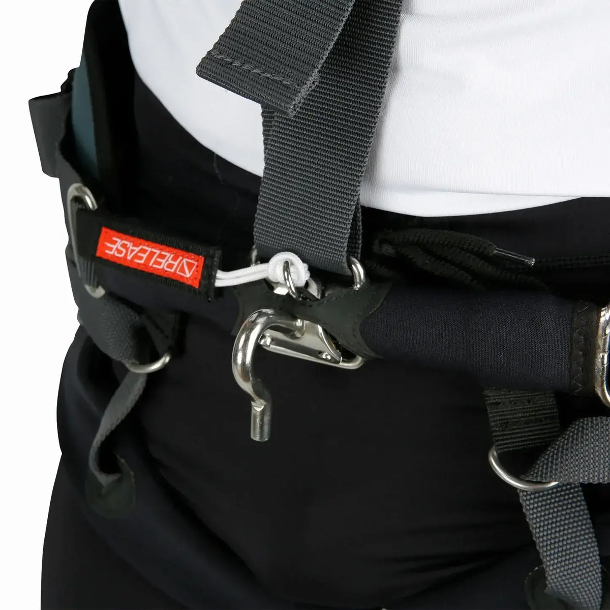 Détails du harnais de trapèze Pro Racing Harness avec boucles et fixation, conçu pour le soutien lombaire.