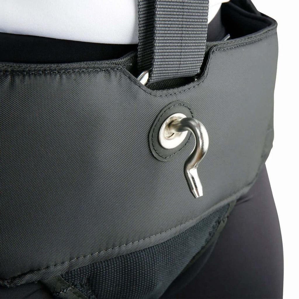Harnais de trapèze ultraléger montrant la boucle et les matériaux innovants pour les navigateurs.