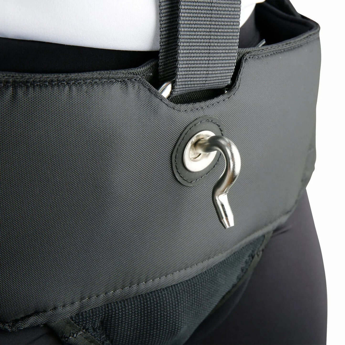 Harnais de trapèze ultraléger montrant la boucle et les matériaux innovants pour les navigateurs.