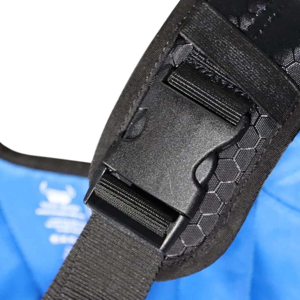 Détail du système de réglage du Harnais de trapèze EXO HARNESS 3.0, mettant en avant le clip et les matériaux techniques.