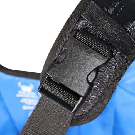 Détail du système de réglage du Harnais de trapèze EXO HARNESS 3.0, mettant en avant le clip et les matériaux techniques.