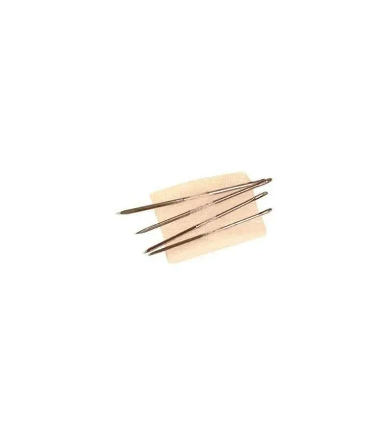 Kit aiguilles à surlier avec 4 aiguilles de tailles assorties sur un support en tissu.
