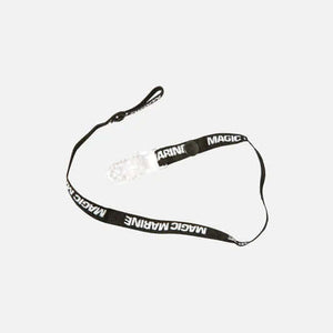Leash pour casquette robuste avec clip pour fixation sécurisée et sangle en tissu haute résistance.