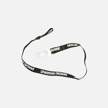 Leash pour casquette robuste avec clip pour fixation sécurisée et sangle en tissu haute résistance.
