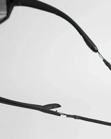 Détails des lunettes sport polarisées avec monture TR90 robuste et système de suspension.