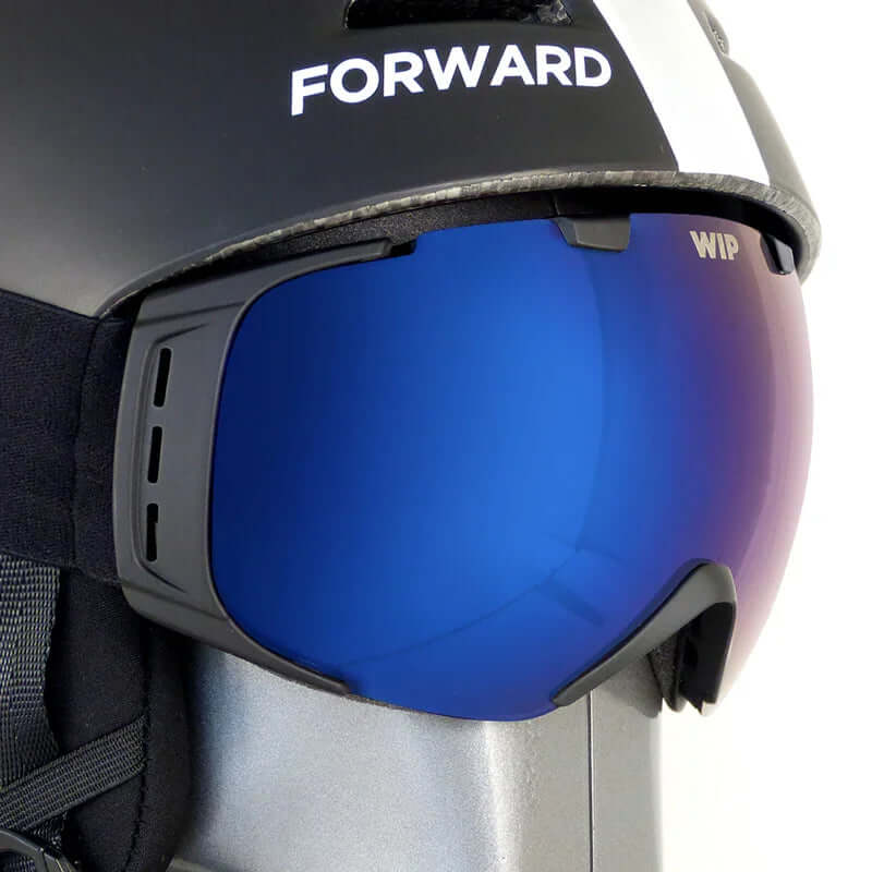 Masque FLYING MASK 2.0 avec verre panoramique sphérique et protection UV sur un casque de ski.