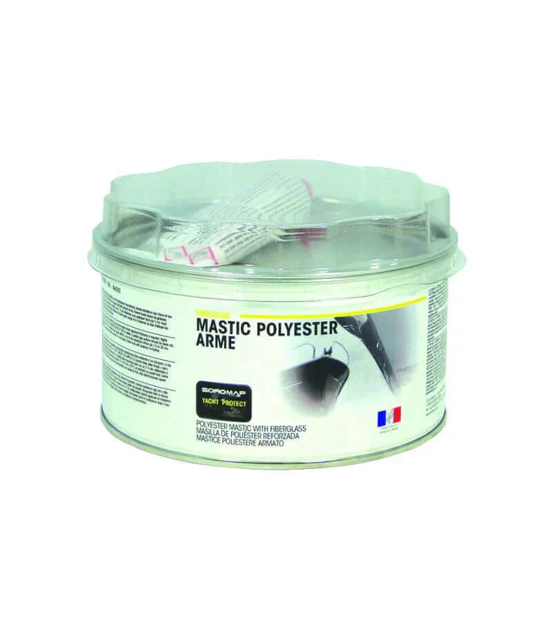 Mastic polyester armé pour réparations épaisses sur coques de bateaux, livré avec catalyseur.