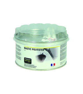 Mastic polyester de finition en pot de 250 g pour application de finition et réparation en carrossserie.